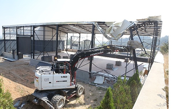 Kayapa’da iki kaçak yapı yıkıldı