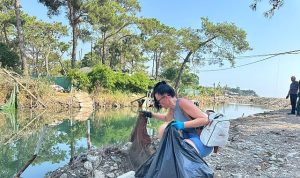 Kemer’de yaşayan yabancı uyruklu kadınlarla temizlik faaliyeti