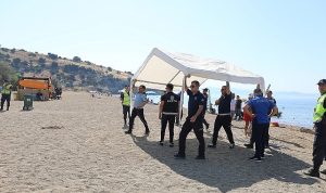 Menderes Belediyesi’nden Şezlong Operasyonu