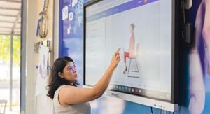 Balçova Belediyesi’nden kadınlara dijital destek