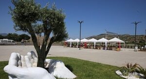 Efes Tarlası Yaşam Köyü’nde Üretici Pazarı Kuruluyor