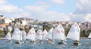 Genç sporcular şampiyonluk için yarıştı