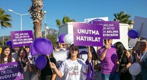 Güzelbahçe’de Alzheimer’a karşı farkındalık yürüyüşü