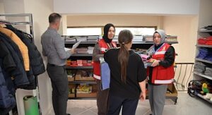 İhtiyaç sahibi öğrencilere kırtasiye yardımı