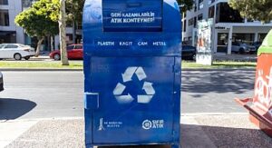 Karşıyaka’da geri dönüşüm hamlesi: 100 noktaya mavi konteyner