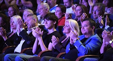 Sanat Güneşi Zeki Müren Osmangazi’de en sevilen şarkılarıyla anıldı