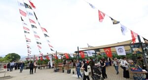 Efes Tarlası Yaşam Köyü’nde Üretici Pazarı açıldı