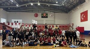 Gölcük Belediyespor Erkek Voleybol Takımı Galibiyetle Başladı
