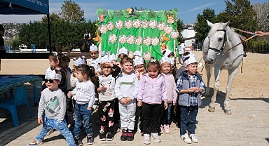 Minikler, Hayvanları Koruma Günü’nde atlarla buluştu