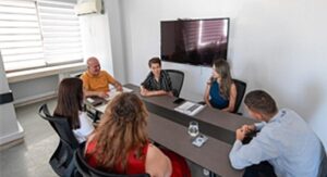 Otizmli gençler İZMAR’da iş başı yaptı