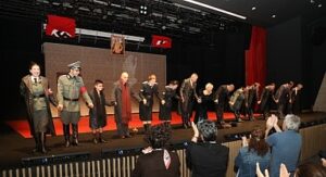 “Yaşamak mı, Yoksa Ölmek mi” Ataşehir’de Seyirciyle Buluştu