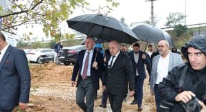 Başkan Büyükakın’dan sağanak yağış altında denetim