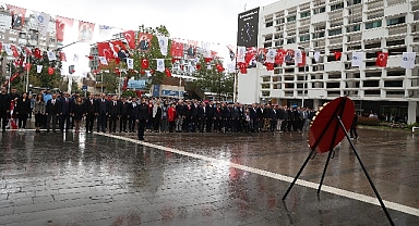 Başkan Vekili Özdemir çelenk sunma törenine katıldı