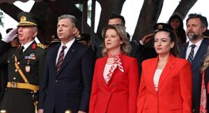 Başkan Vekili Özdemir resmi geçit törenine katıldı