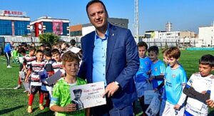 Bornovalı minikler 10 Kasım anısına mücadele etti