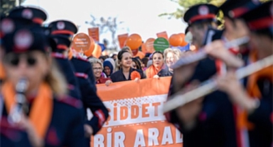 Kadına şiddete karşı “turuncu” yürüyüş