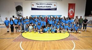 Kemer Belediyesi çocukları ve gençleri sporla buluşturuyor