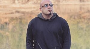Barış Çapkın şarkılarını bir albümde topladı: Fezaya Bak