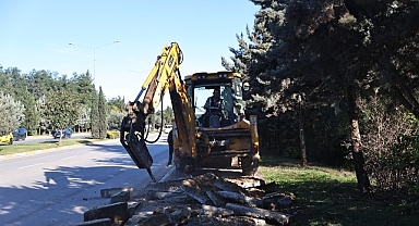Büyükşehir Belediyesi’nden Kardeş Kentler Caddesi’nde çalışma