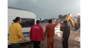 Karavanlarında mahsur kalan turistler kurtarıldı
