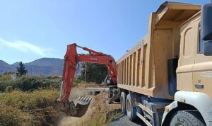 Ekipler yağmura karşı sahada