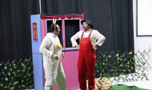 Kartepe’de “Haylaz Tavşan” Minik İzleyicileri Kahkahaya Boğdu