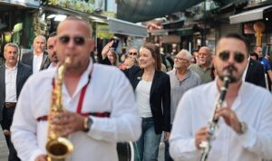 Kemeraltı Festivali esnafın yüzünü güldürdü