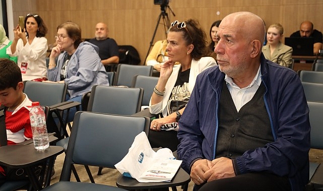 Kolombiyalı gazeteci Silvana Paternostro Kitap Fuarı’nda konuştu; “Tarih ve Roman birbirinden ayrılmaz parçalardır”